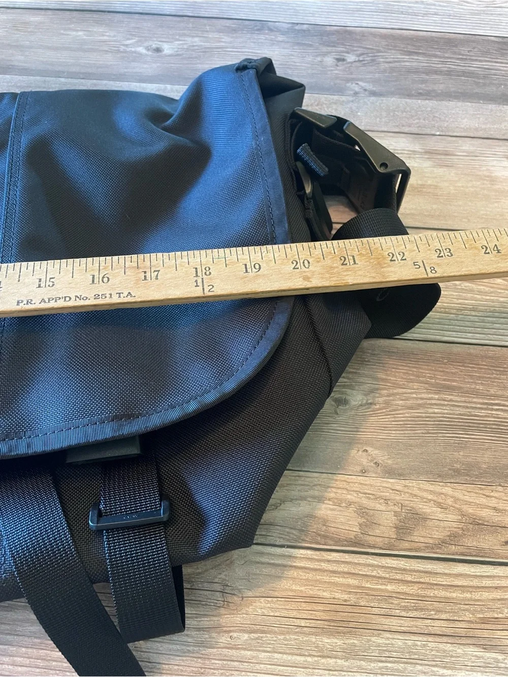 New ✨TIMBUK2 x META extra Large Messenger Bag